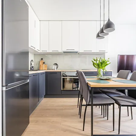 Glow Apartments, Luna Srodmiescie